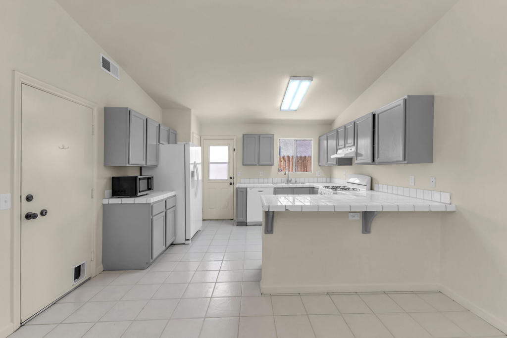 52300 Avenida Herrera