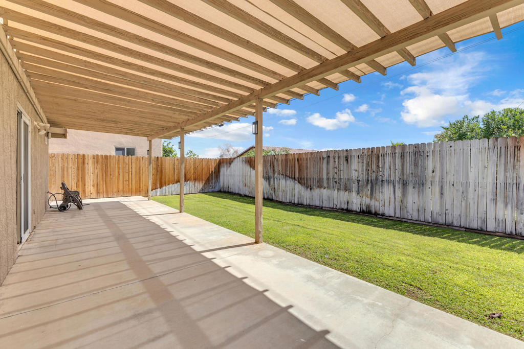 52300 Avenida Herrera