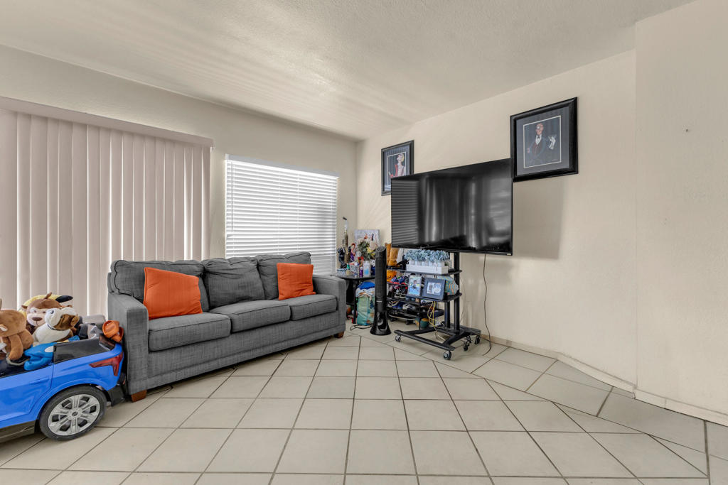 32957 Pueblo Trail