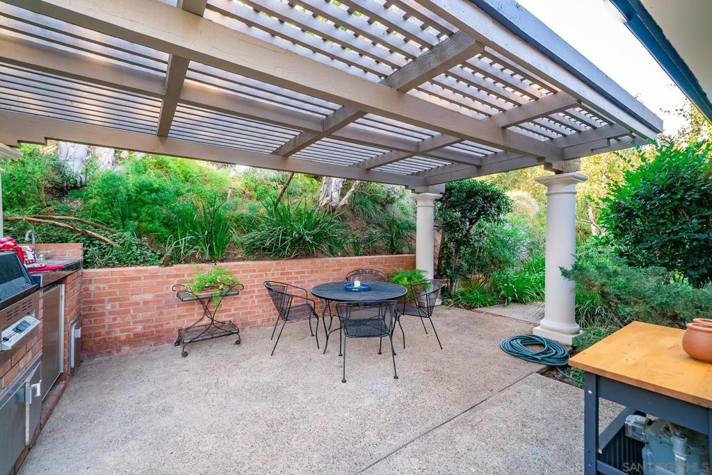 377 Rancho Camino