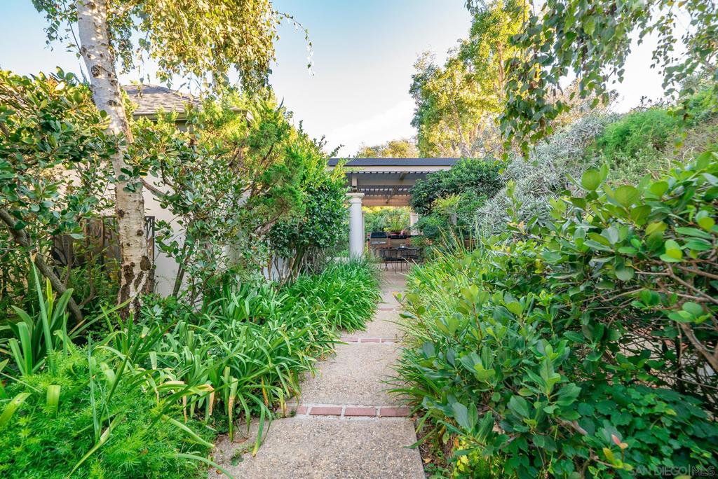 377 Rancho Camino
