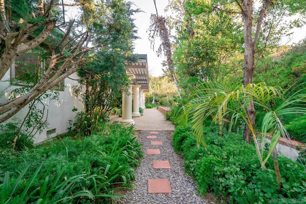 377 Rancho Camino