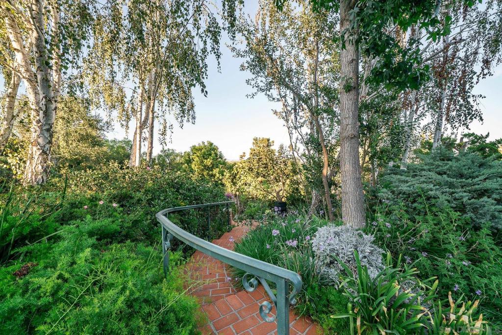 377 Rancho Camino