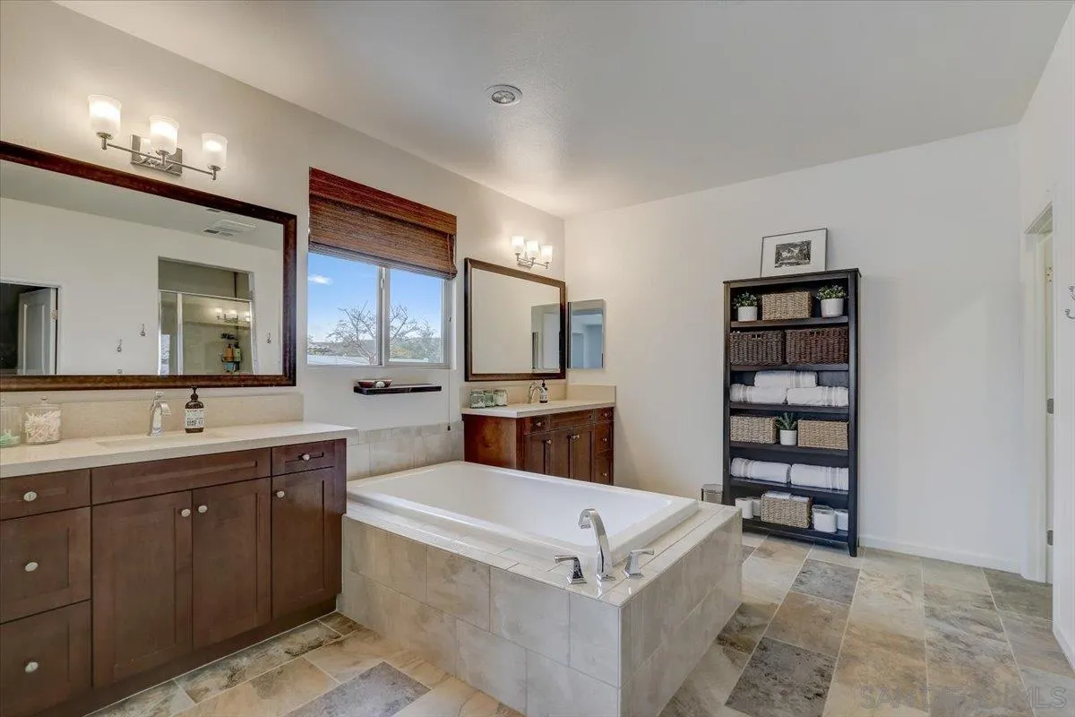 5620 Rancho Del Caballo