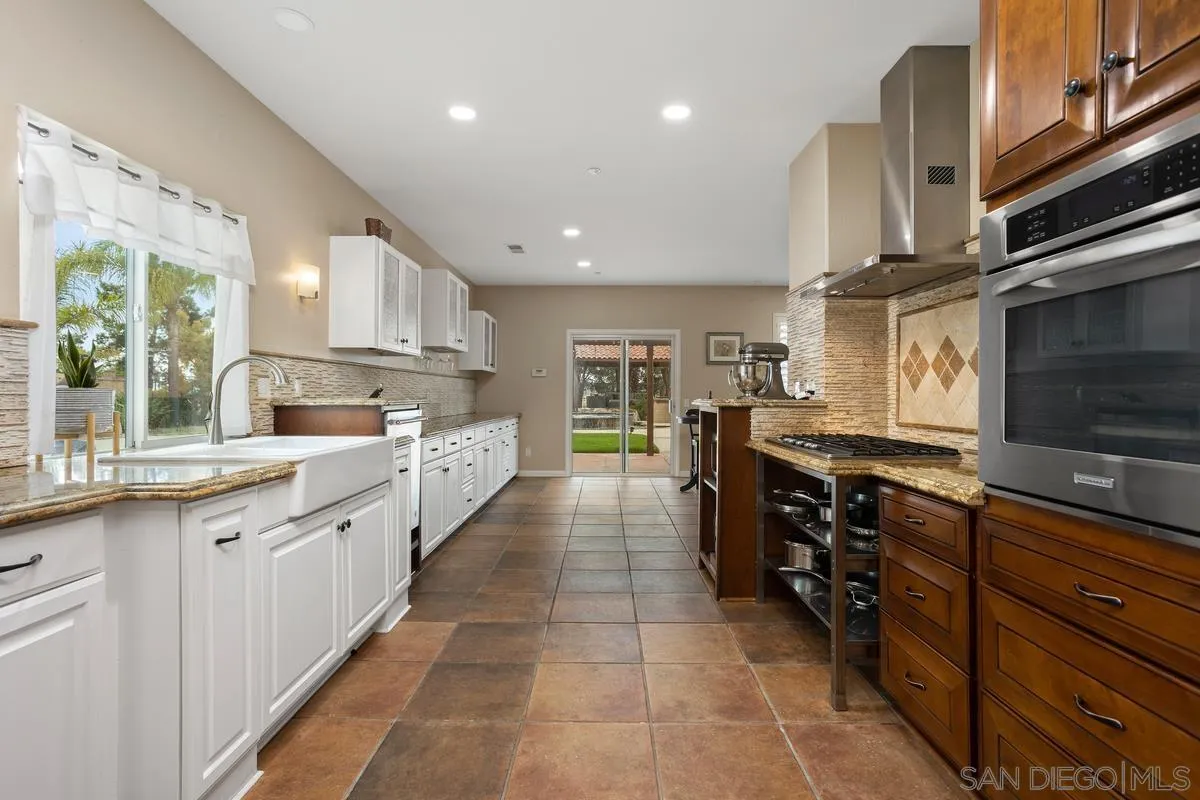 5450 Alexandrine Ct