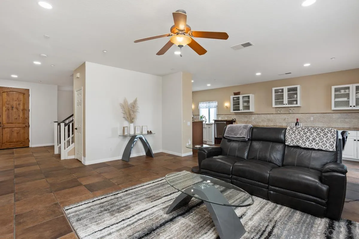 5450 Alexandrine Ct