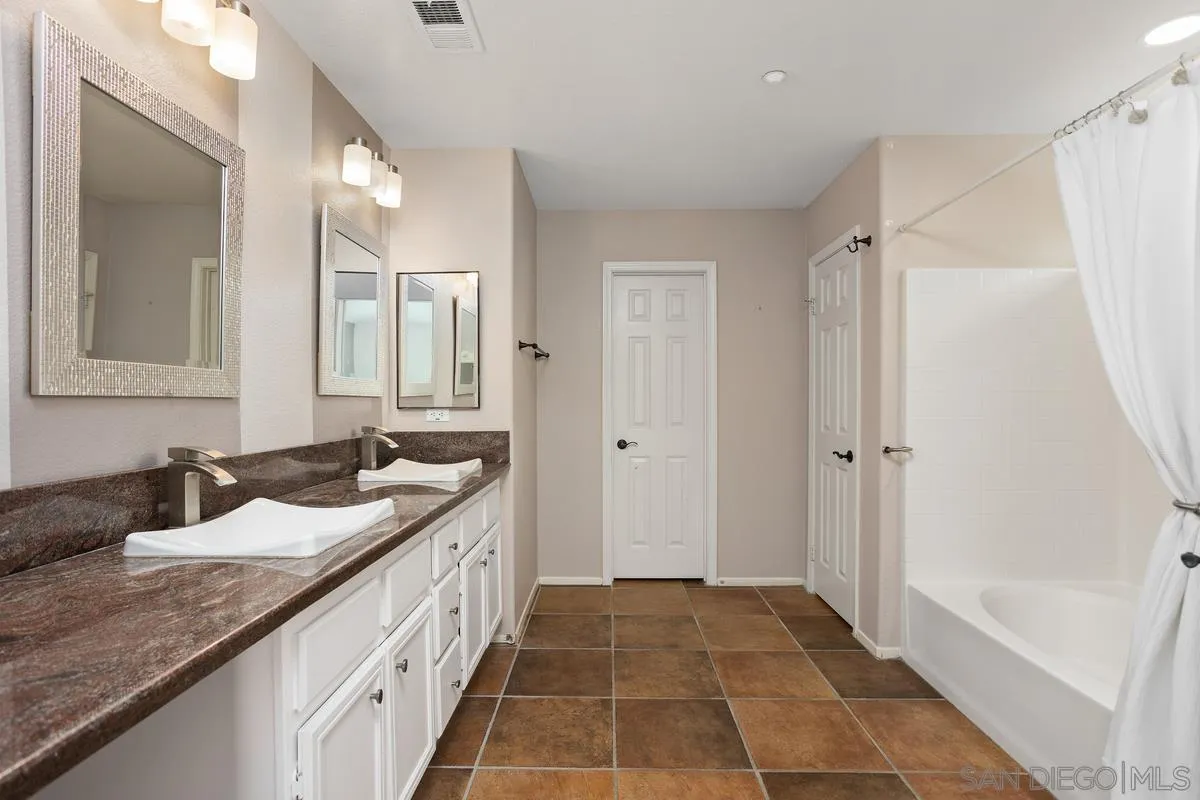 5450 Alexandrine Ct