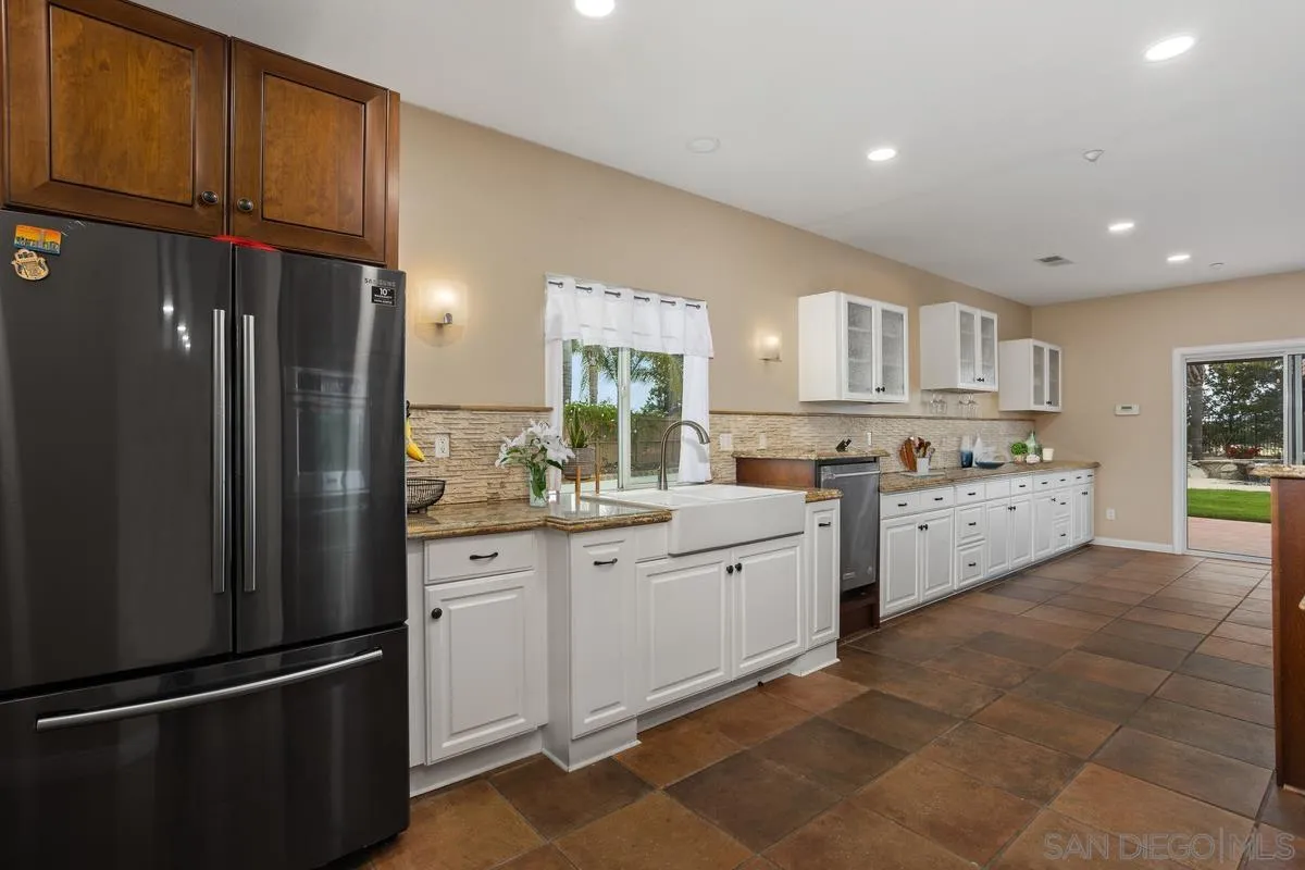 5450 Alexandrine Ct