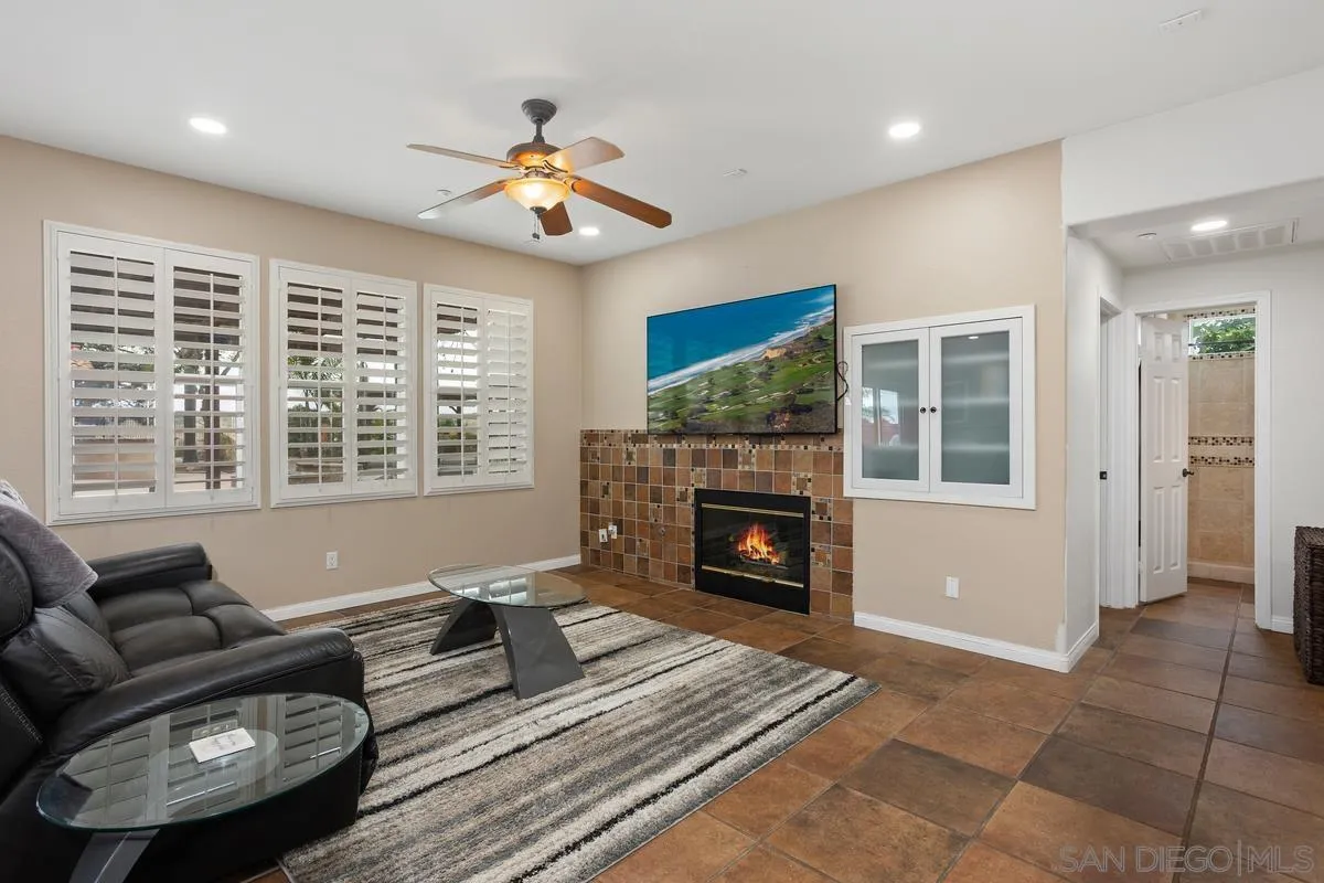5450 Alexandrine Ct