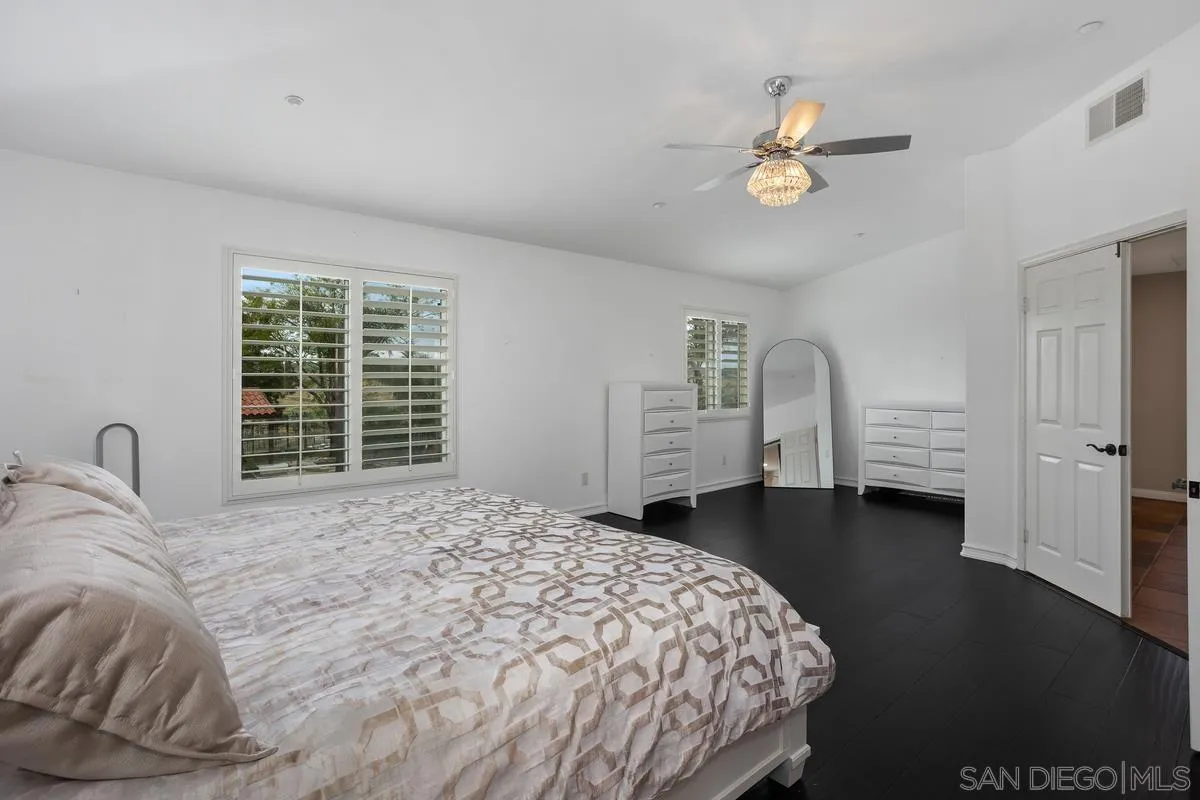 5450 Alexandrine Ct