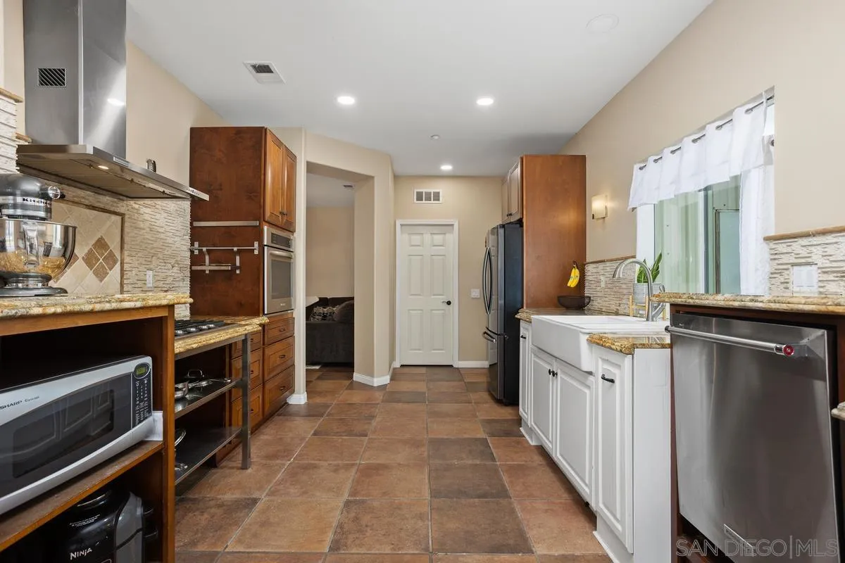 5450 Alexandrine Ct