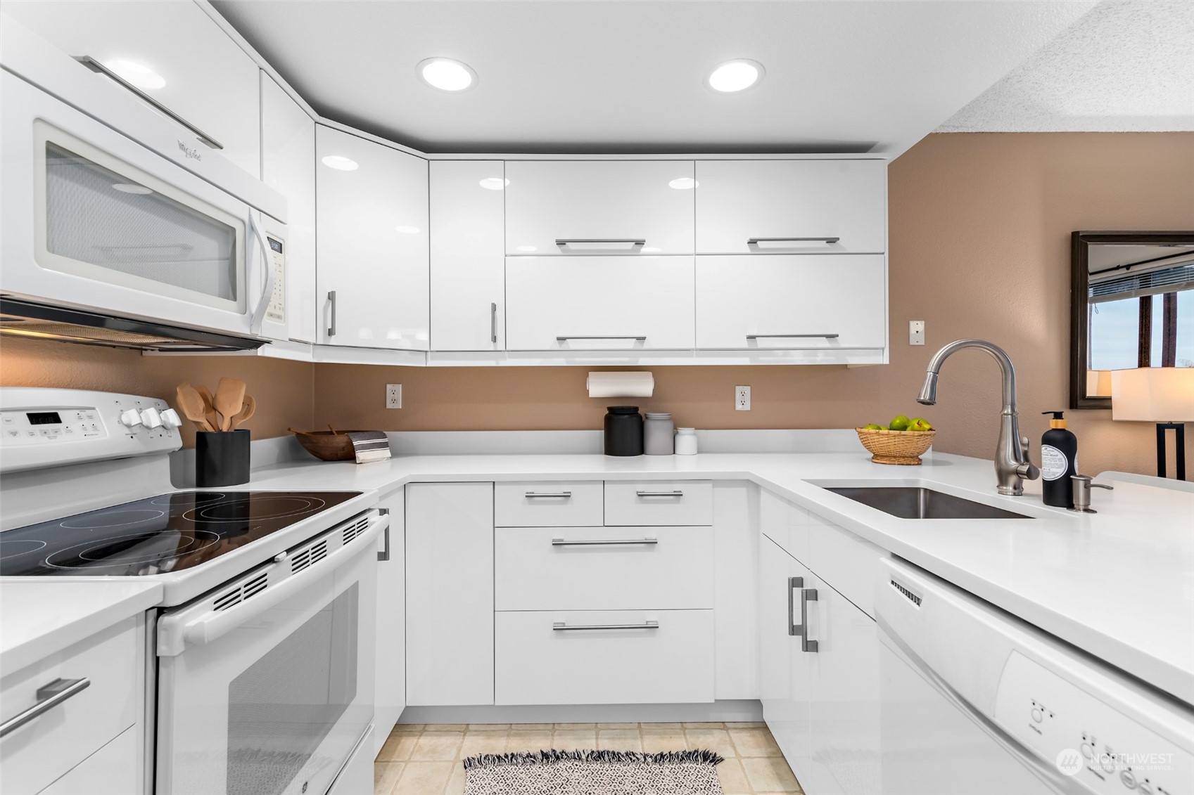 900 5th Avenue S Unit: 200