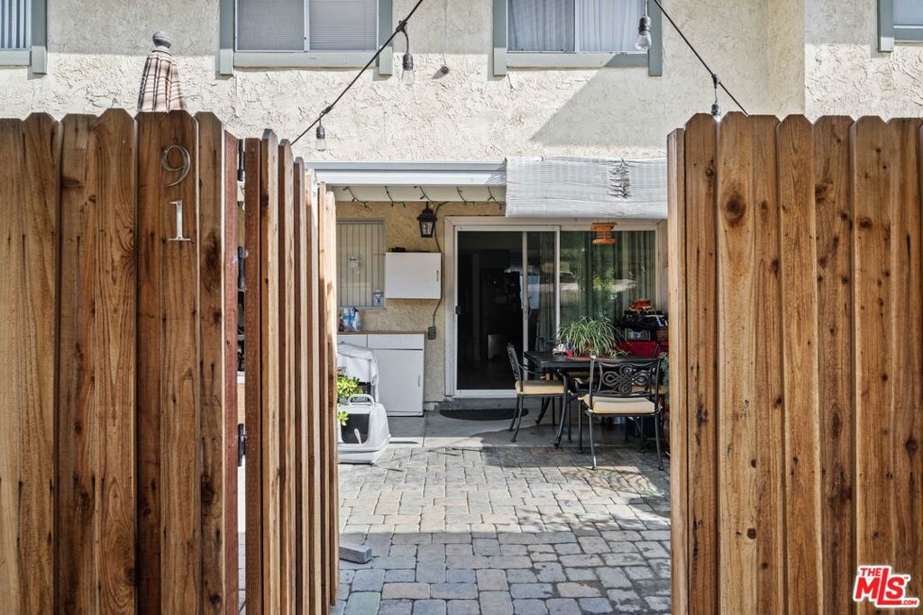 18961 Kittridge Street 91