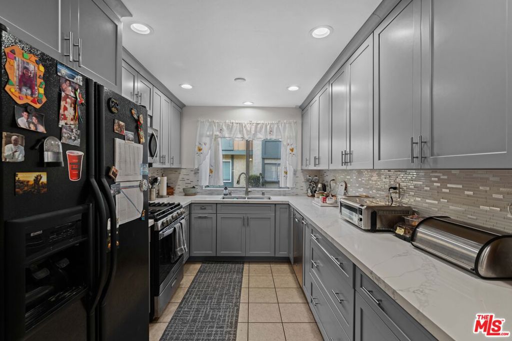 18961 Kittridge Street 91