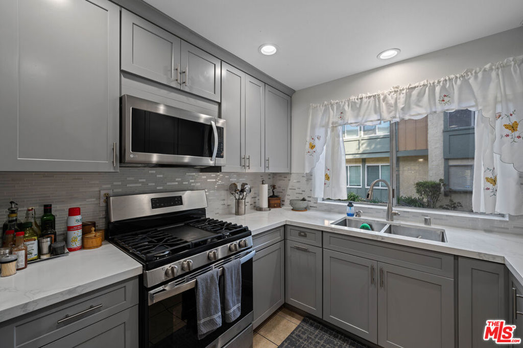 18961 Kittridge Street 91