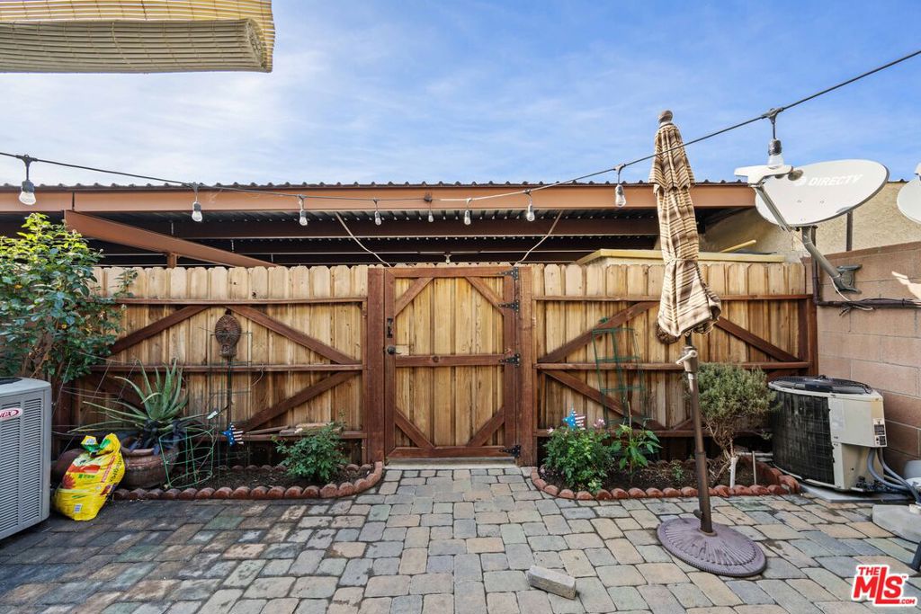 18961 Kittridge Street 91