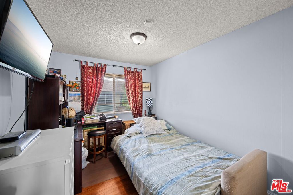 18961 Kittridge Street 91