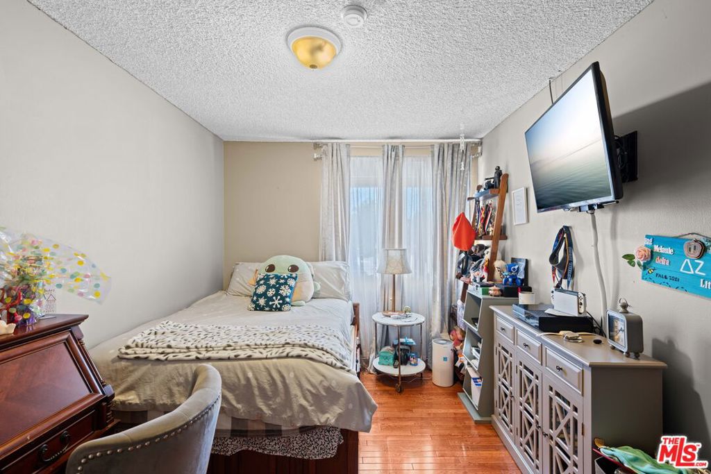 18961 Kittridge Street 91