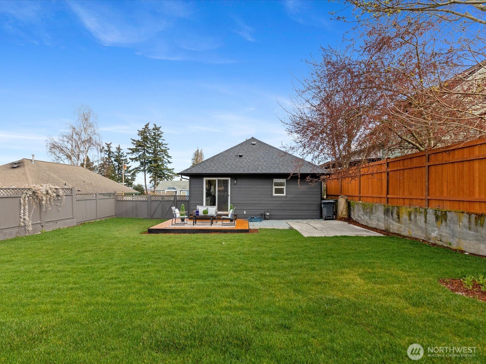 320 E Evergreen Street