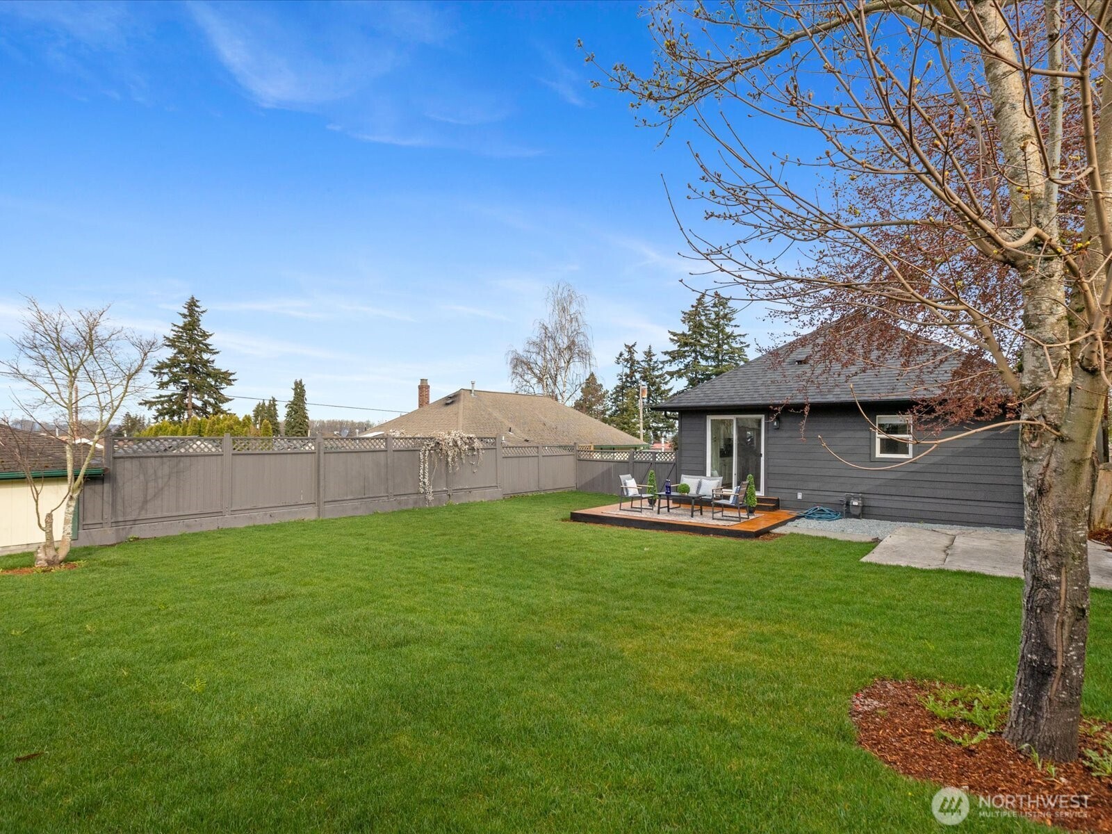 320 E Evergreen Street