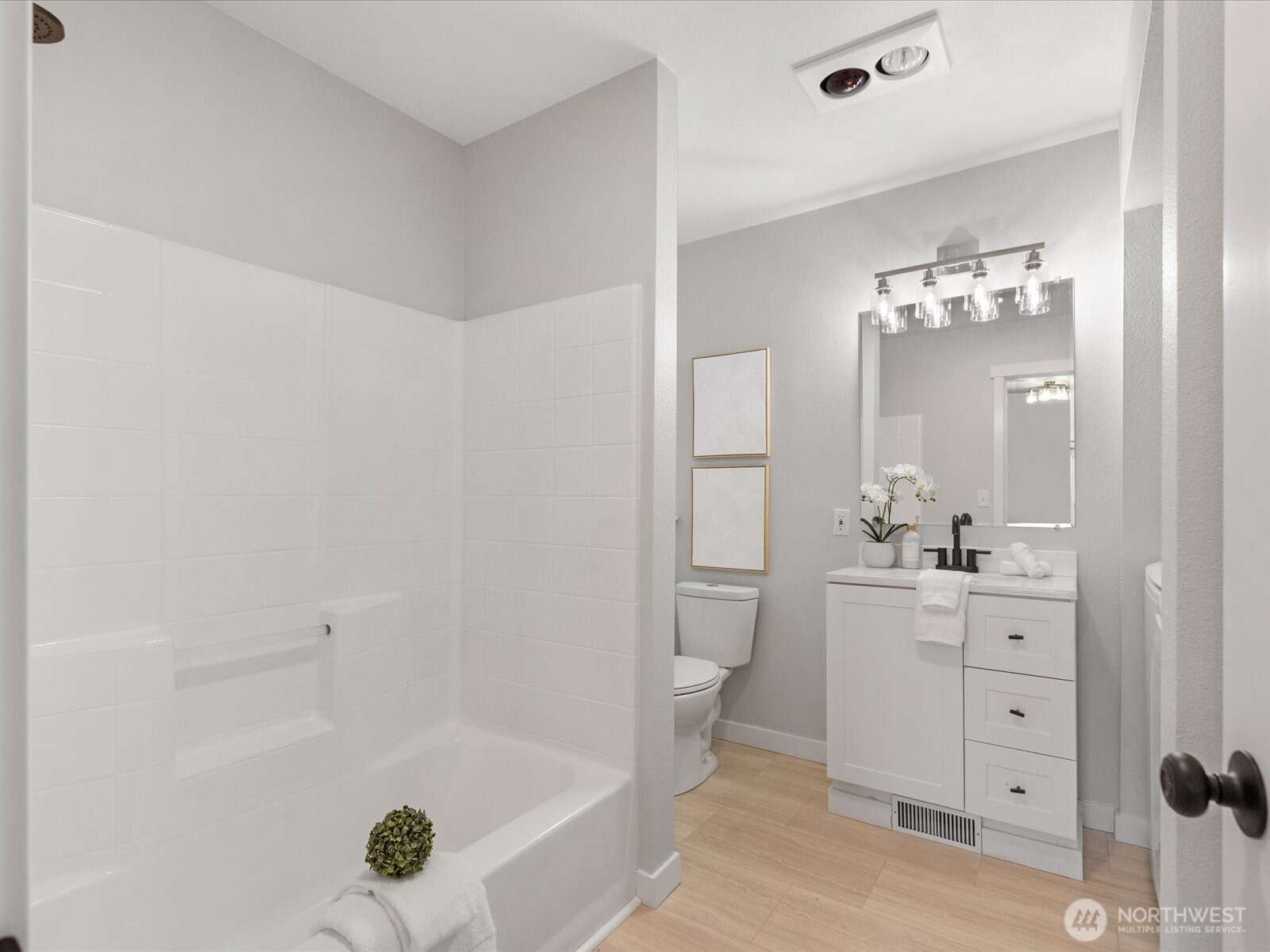 320 E Evergreen Street