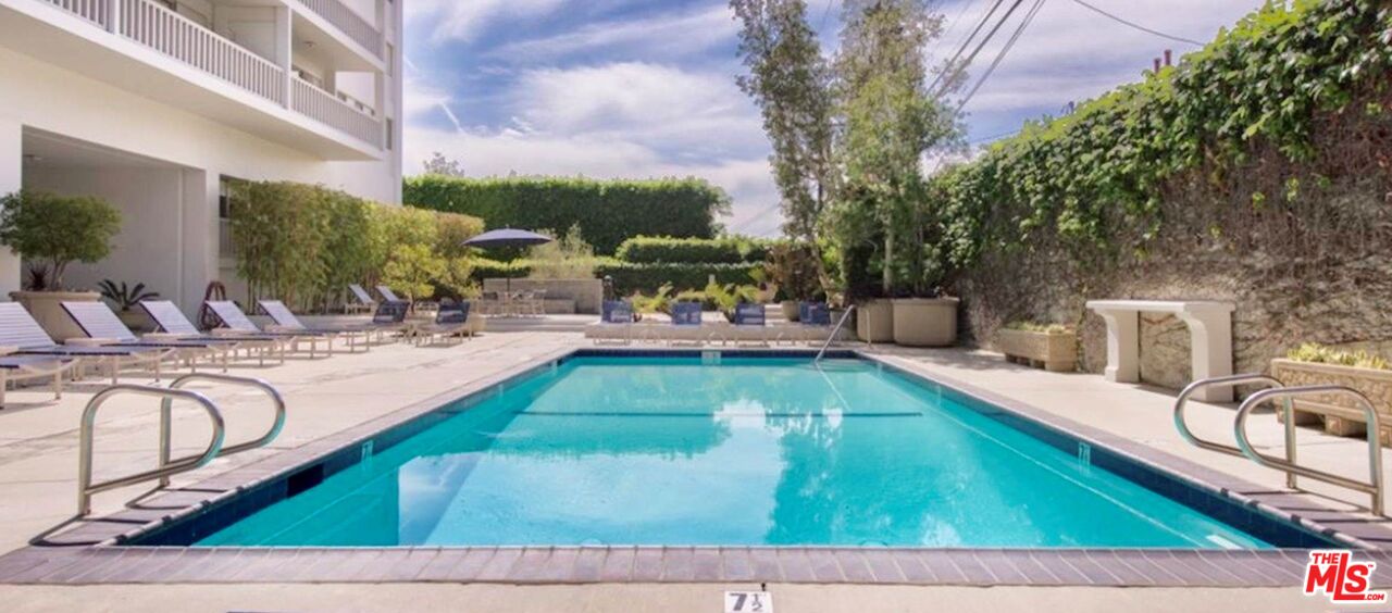 999 N Doheny Dr Unit: 401