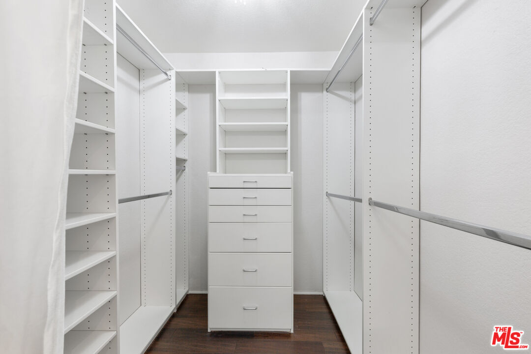 916 E 65th St Unit: 7