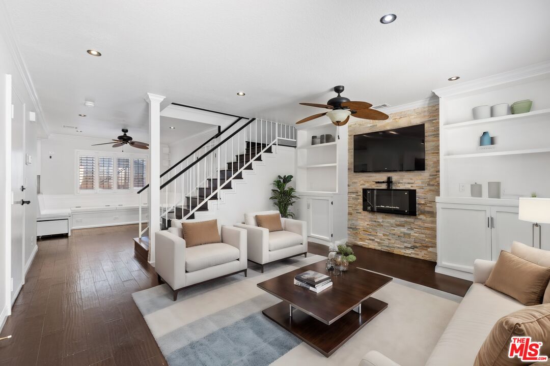 916 E 65th St Unit: 7