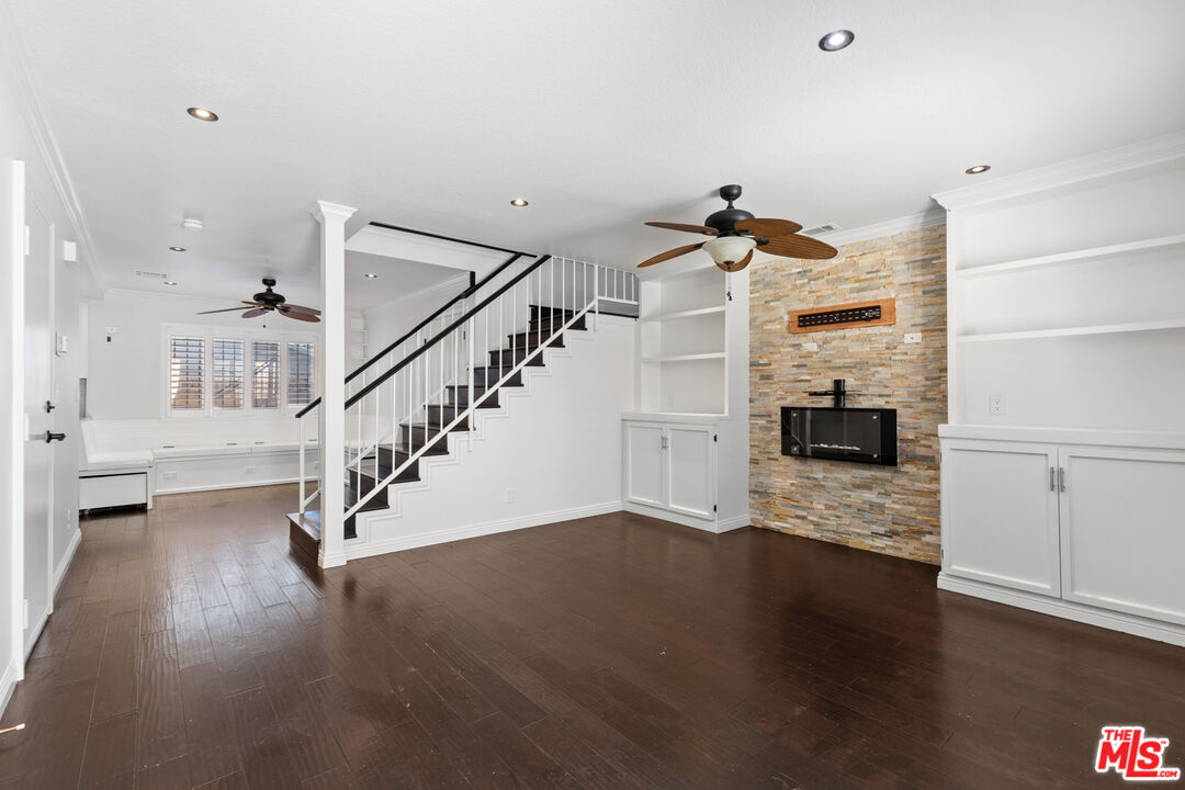 916 E 65th St Unit: 7