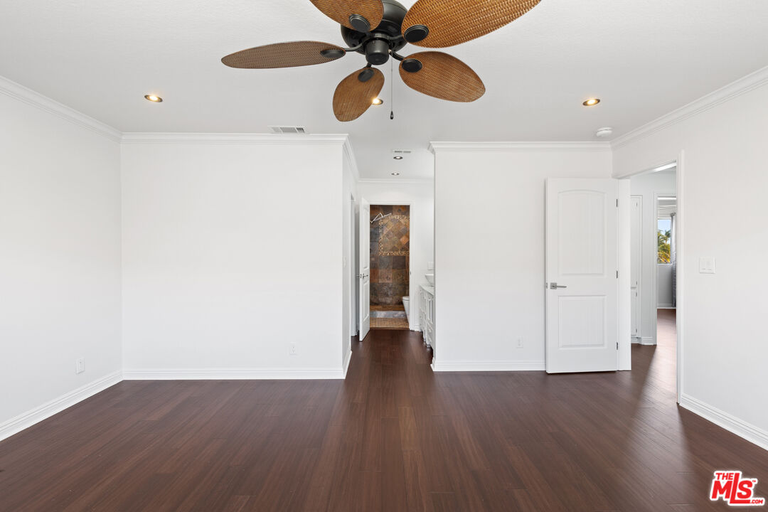 916 E 65th St Unit: 7