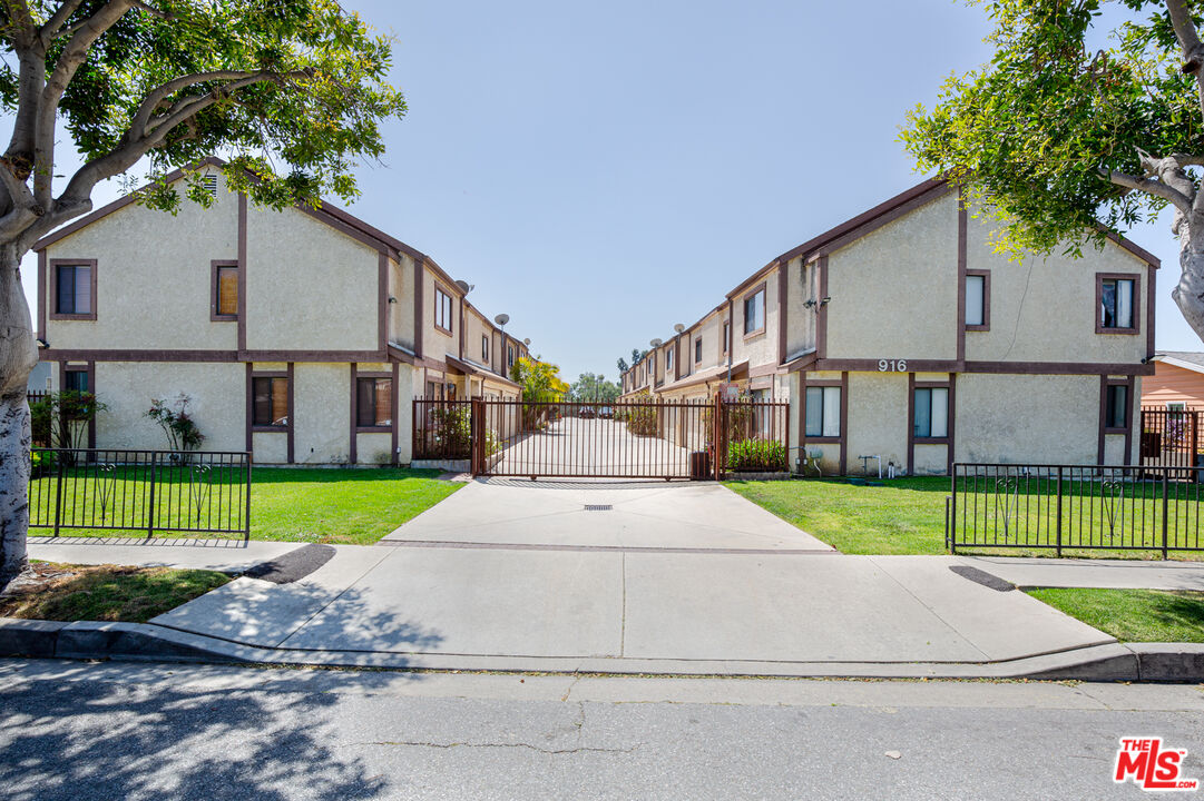 916 E 65th St Unit: 7