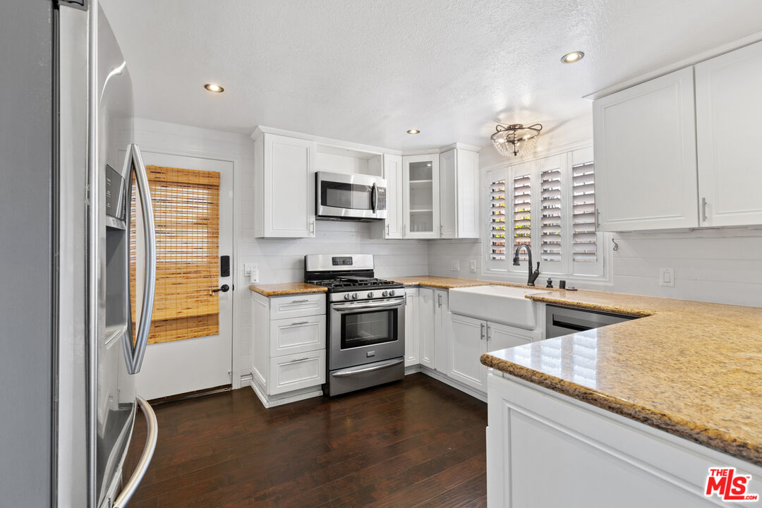 916 E 65th St Unit: 7