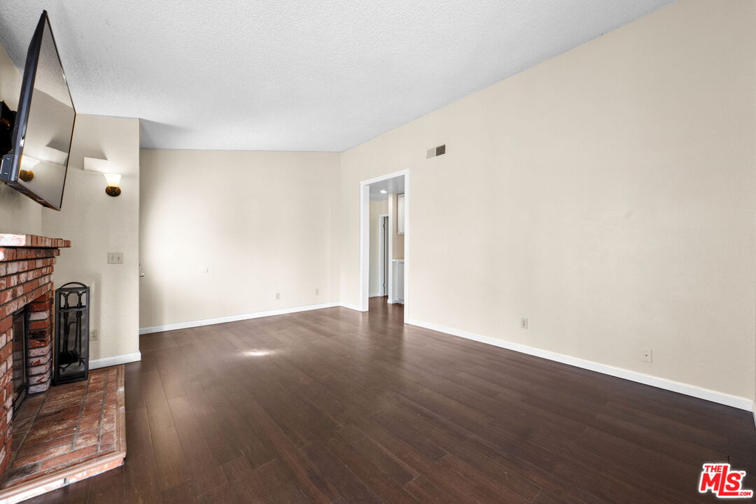 2214 Almond Ln