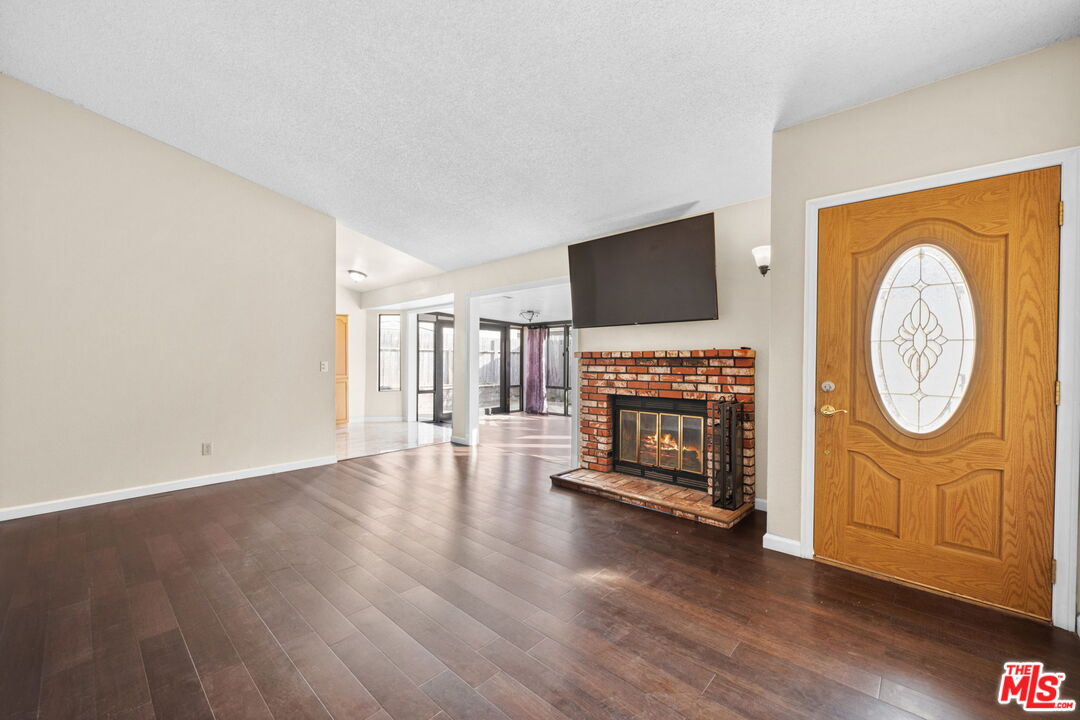 2214 Almond Ln