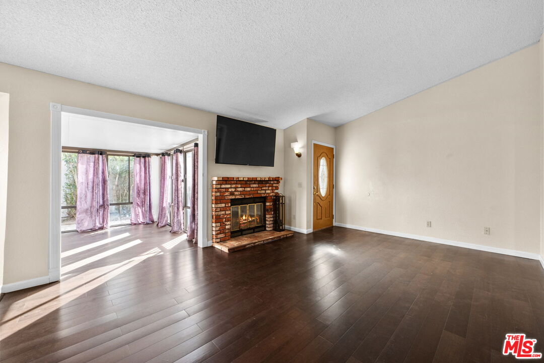 2214 Almond Ln