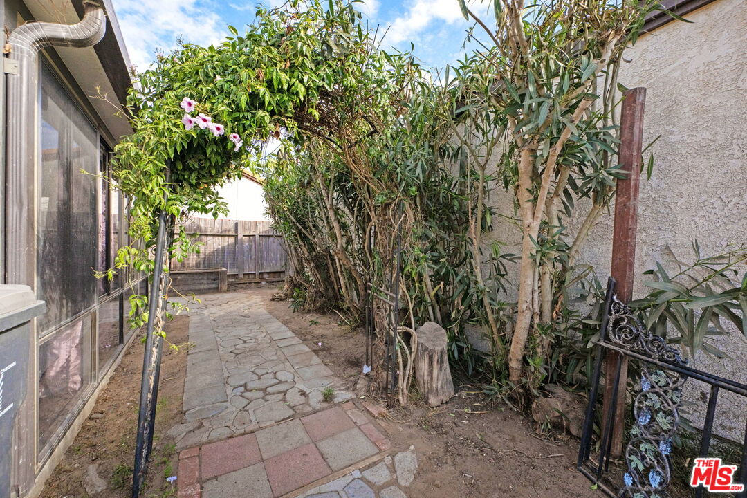 2214 Almond Ln