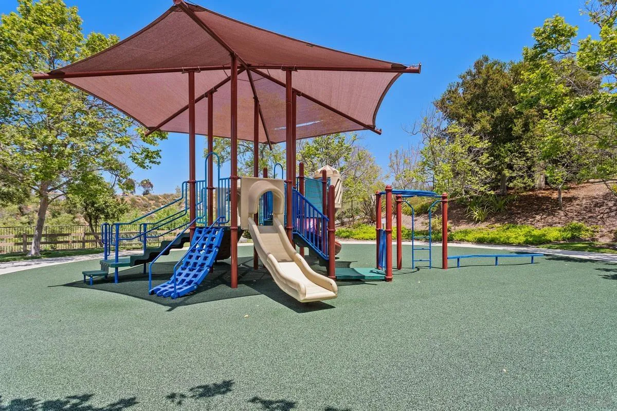 1049 Village Dr