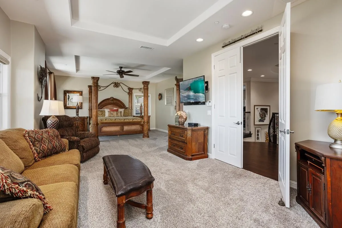 1049 Village Dr