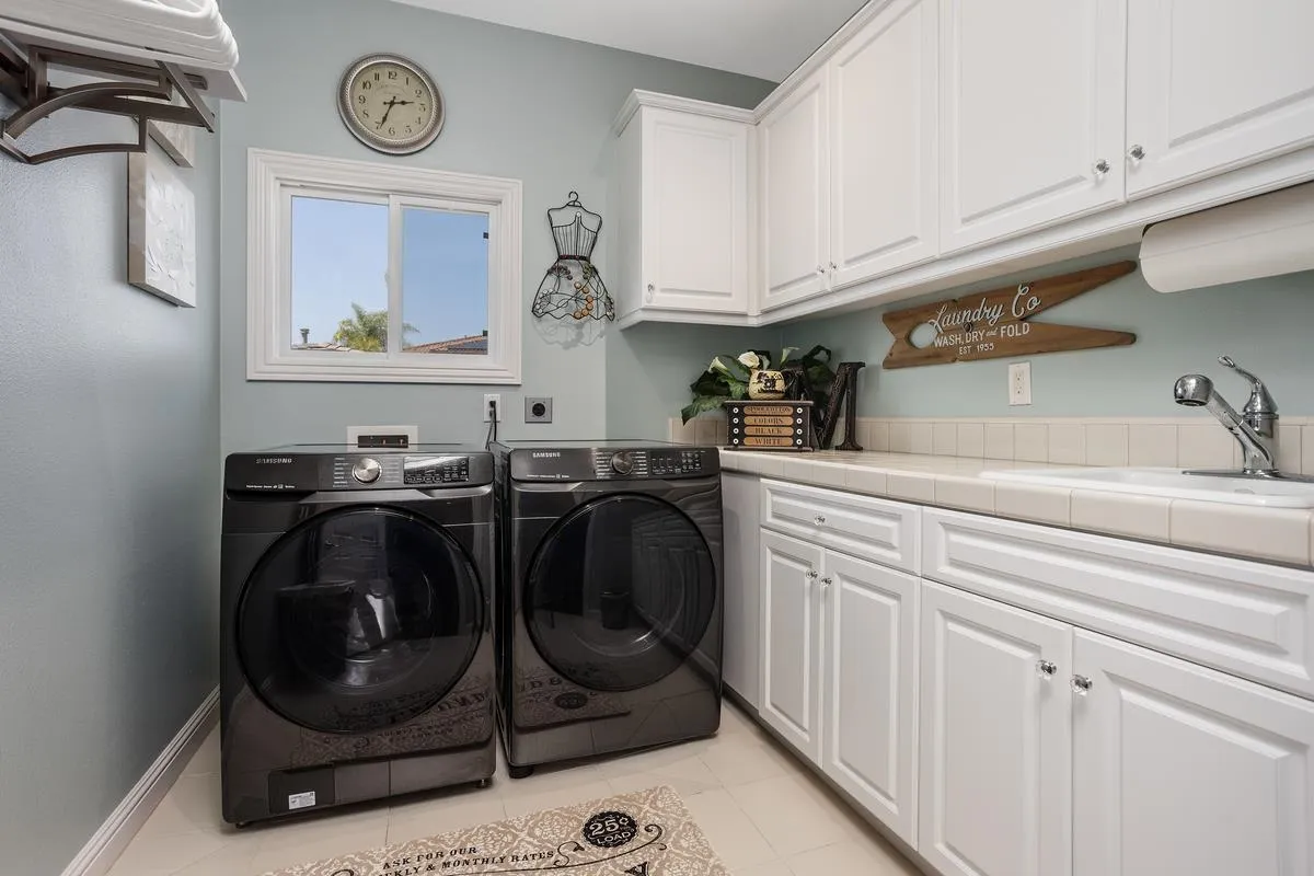 1049 Village Dr