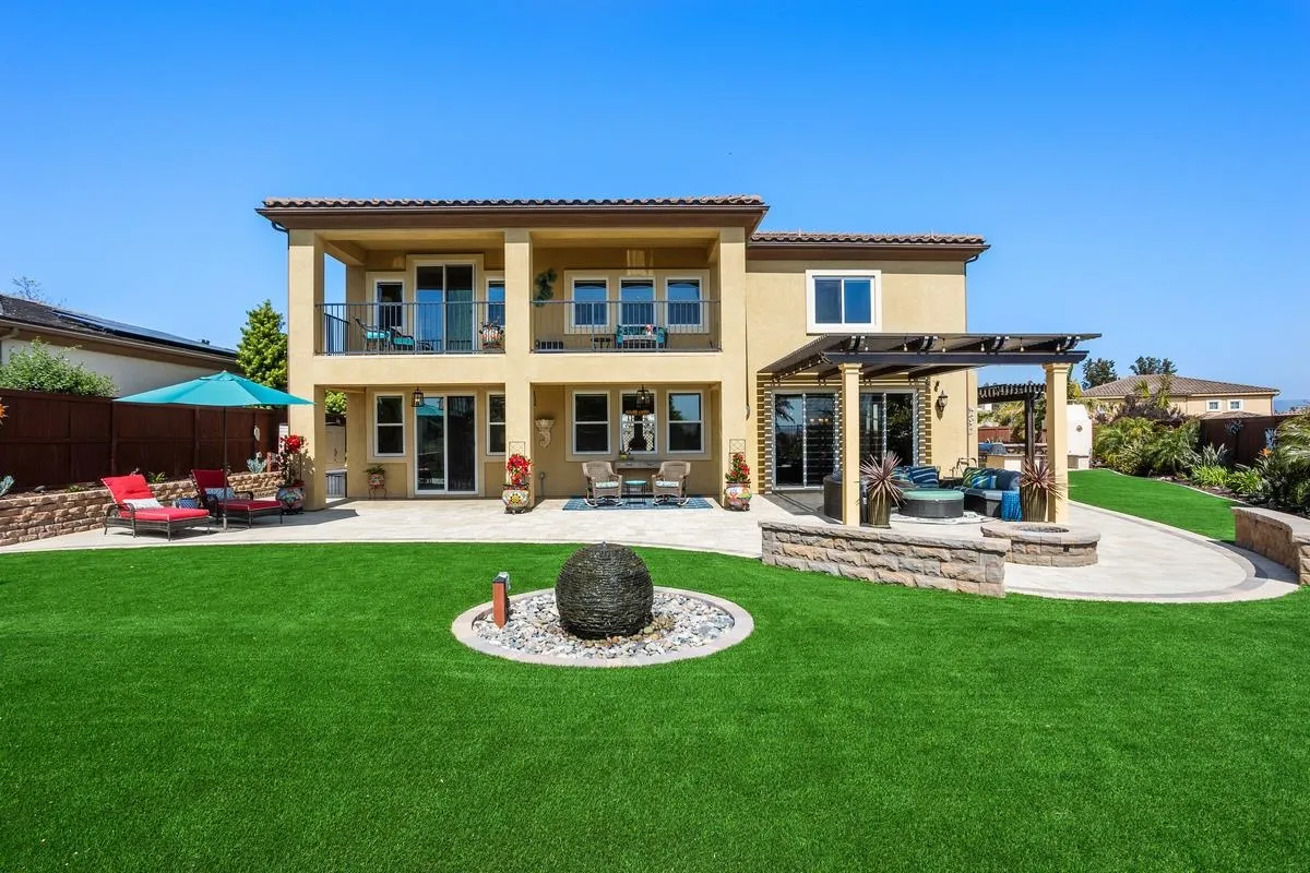 1049 Village Dr