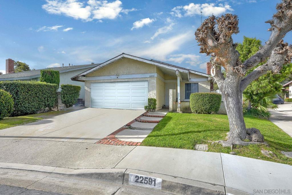 22591 Via Santa Maria