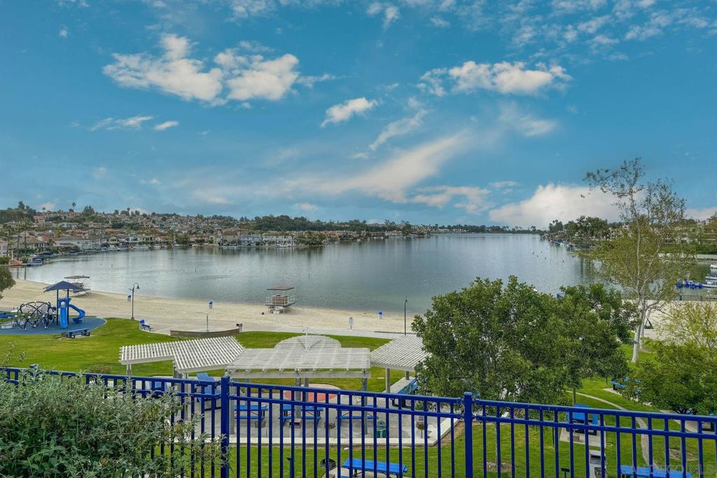 22591 Via Santa Maria