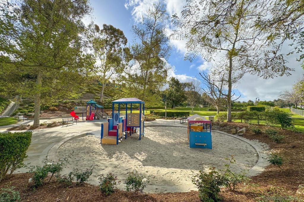 22591 Via Santa Maria