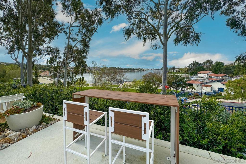 22591 Via Santa Maria