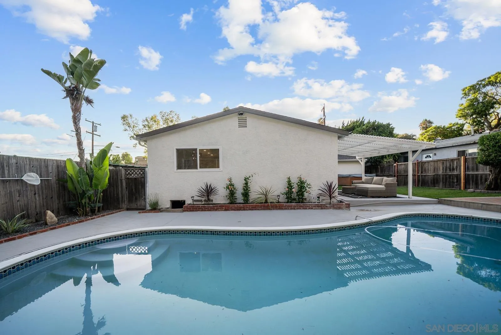 4965 Tierra Baja Way