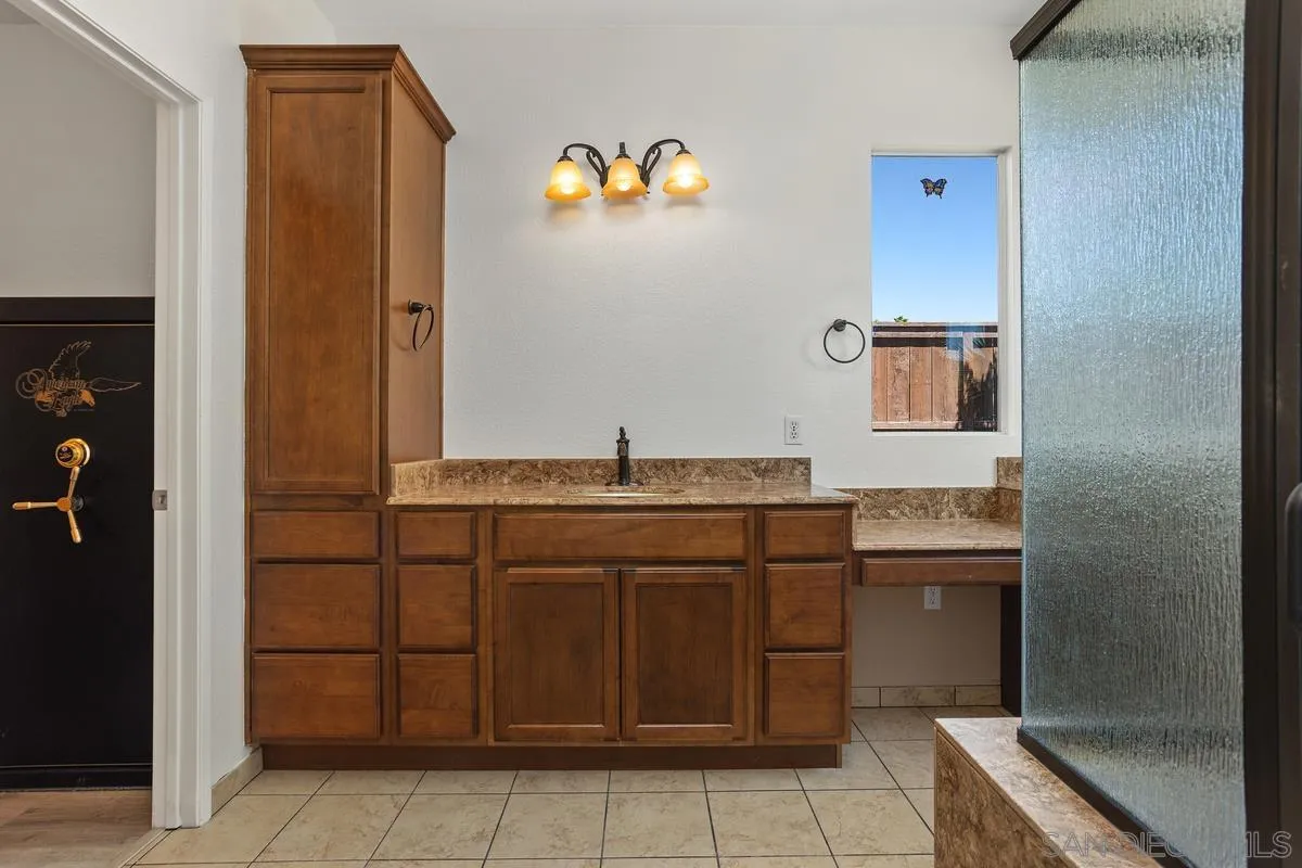 758 El Caballo Dr