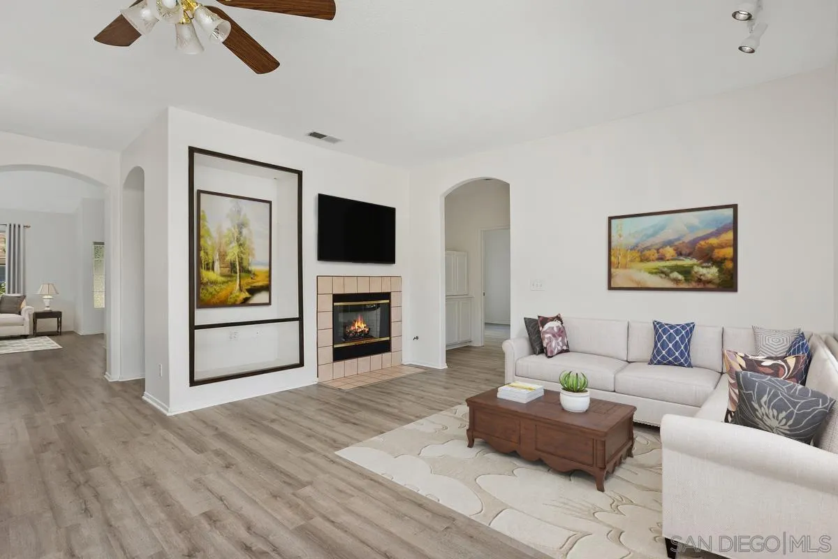758 El Caballo Dr