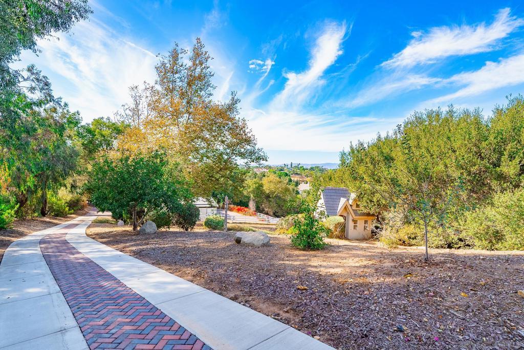 5 Rolling View Lane