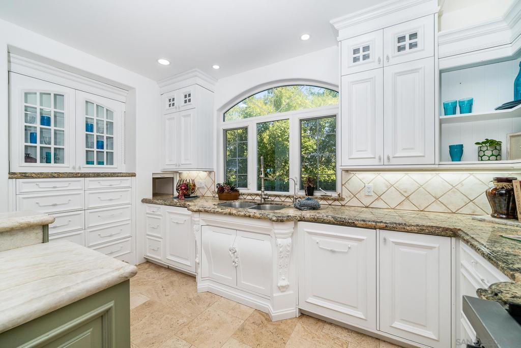 5 Rolling View Lane