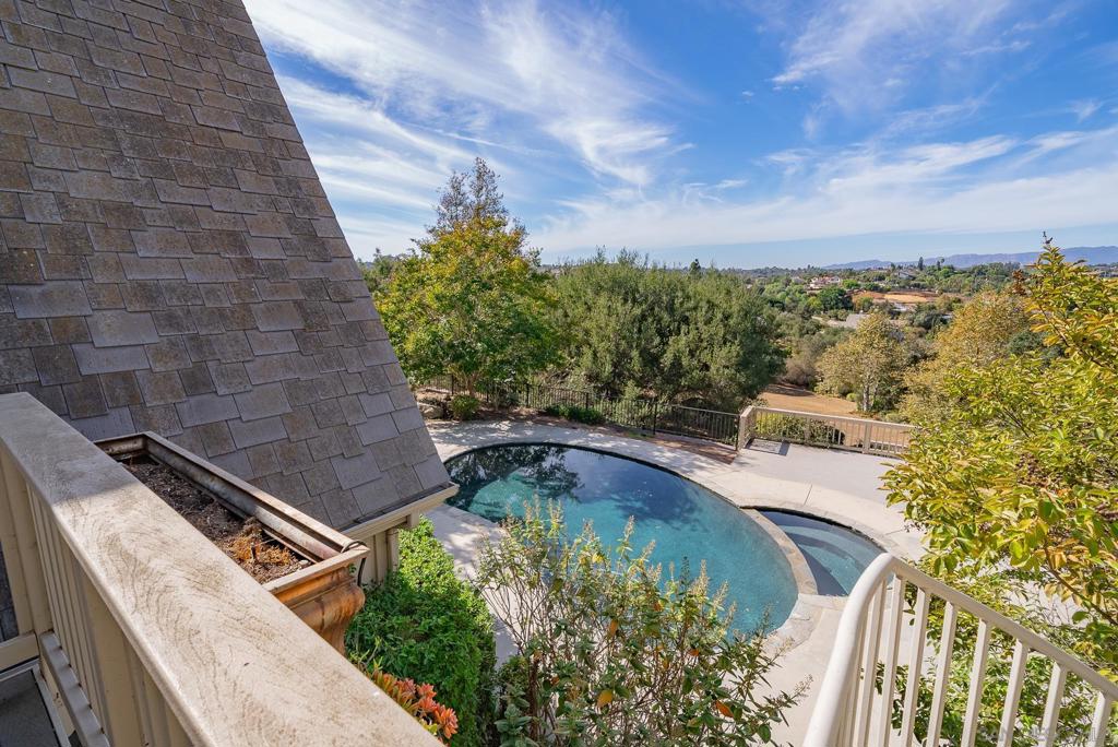 5 Rolling View Lane